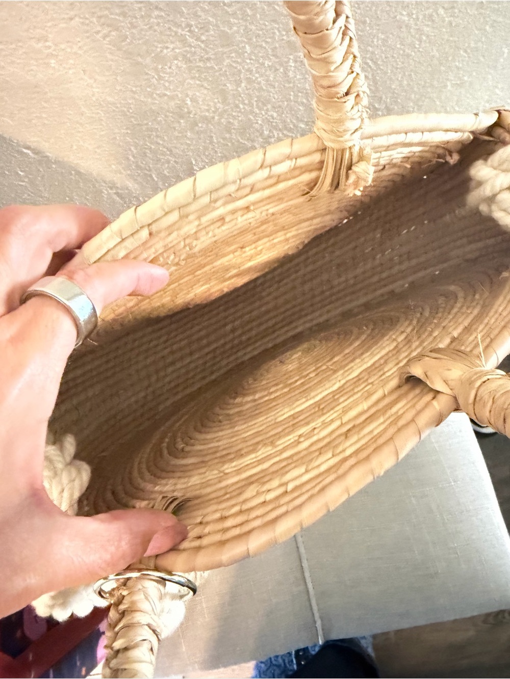 NWOT Woven Round Straw Tote Bag in Natural - Picture 3 of 3